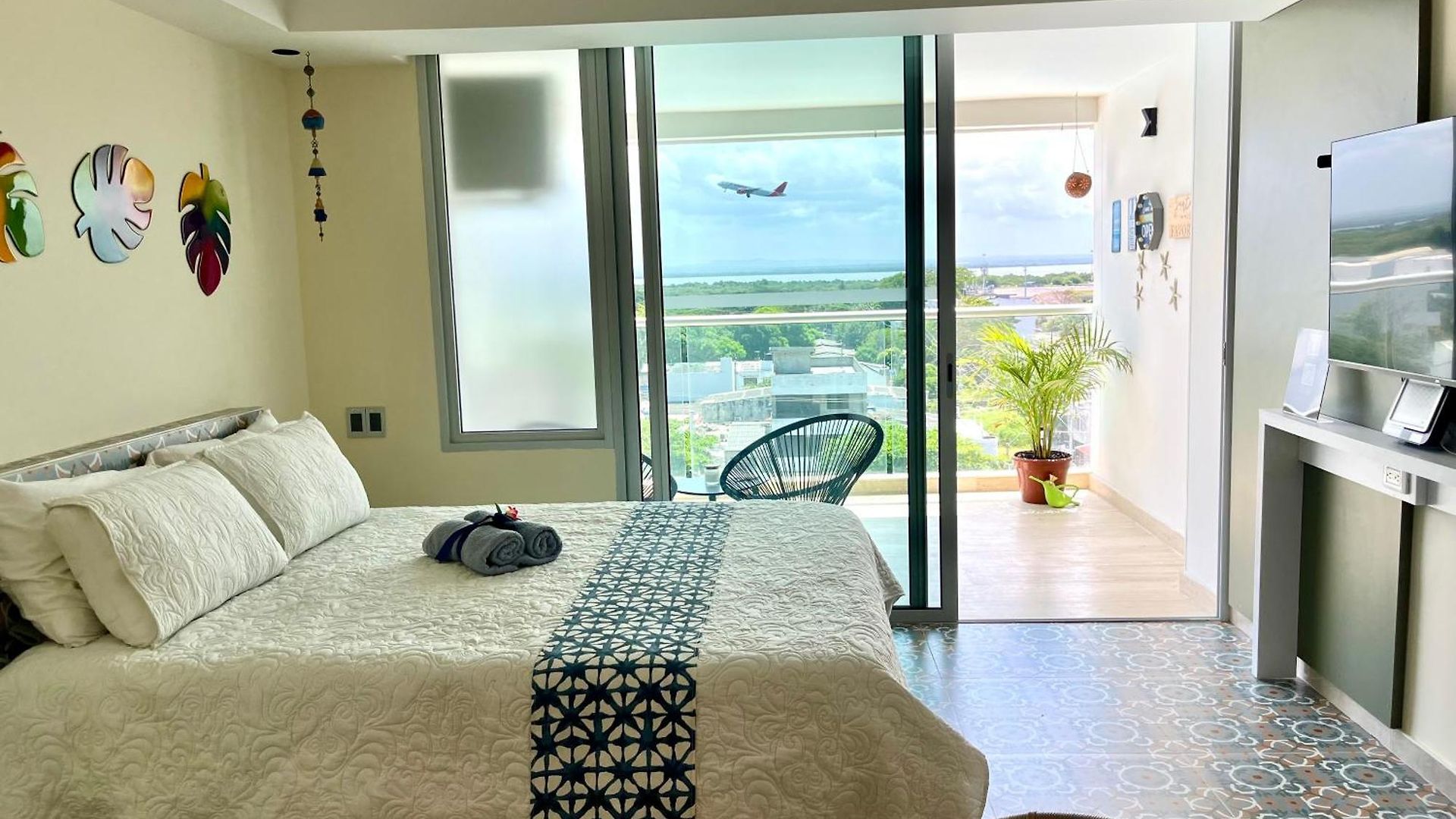 Lovely Steps Away From The Airport And Sea Apartamento