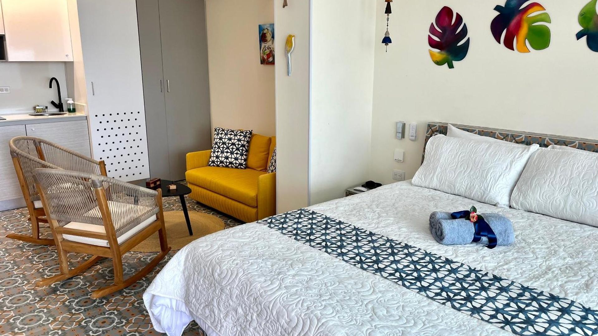 Apartamento Lovely Steps Away From The Airport And Sea