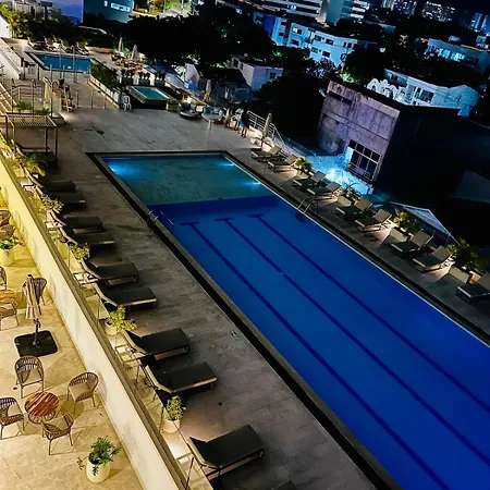 Apartamento Lovely Steps Away From The Airport And Sea