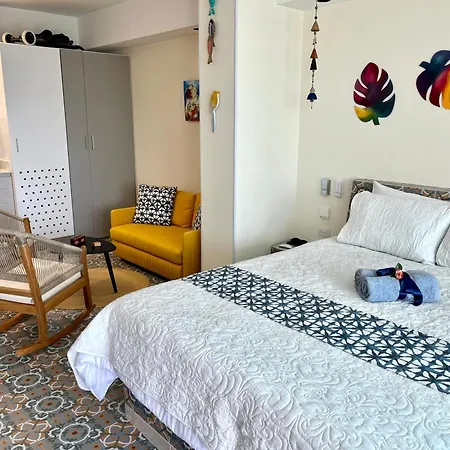Apartamento Lovely Steps Away From The Airport And Sea