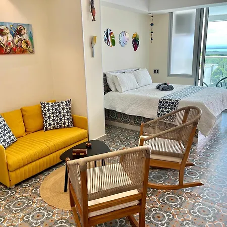Lovely Steps Away From The Airport And Sea Apartamento