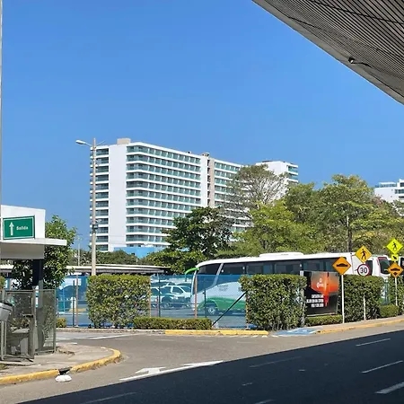 Lovely Steps Away From The Airport And Sea Apartamento