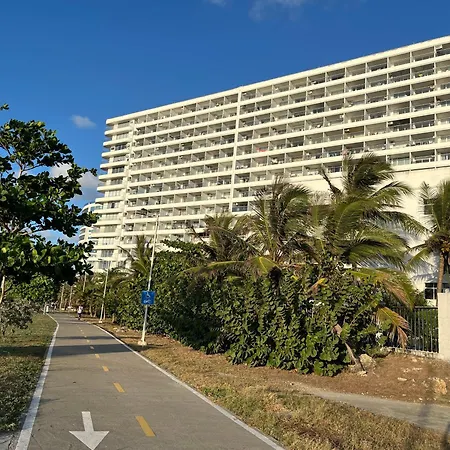 Lovely Steps Away From The Airport And Sea Apartamento