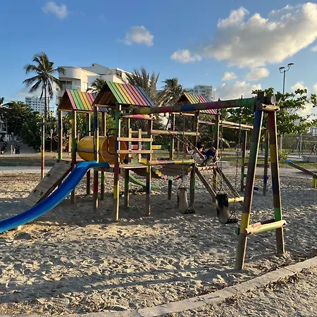 Lovely Steps Away From The Airport And Sea Apartamento