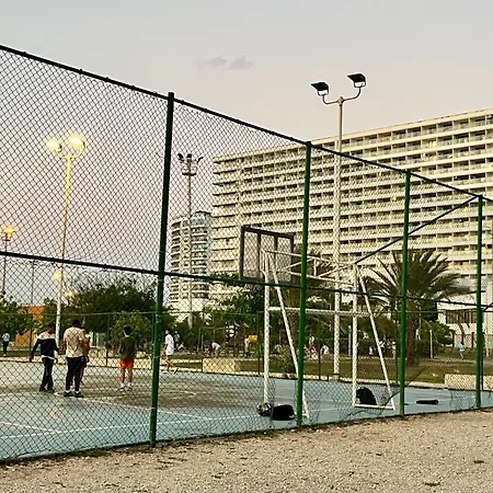 Lovely Steps Away From The Airport And Sea *