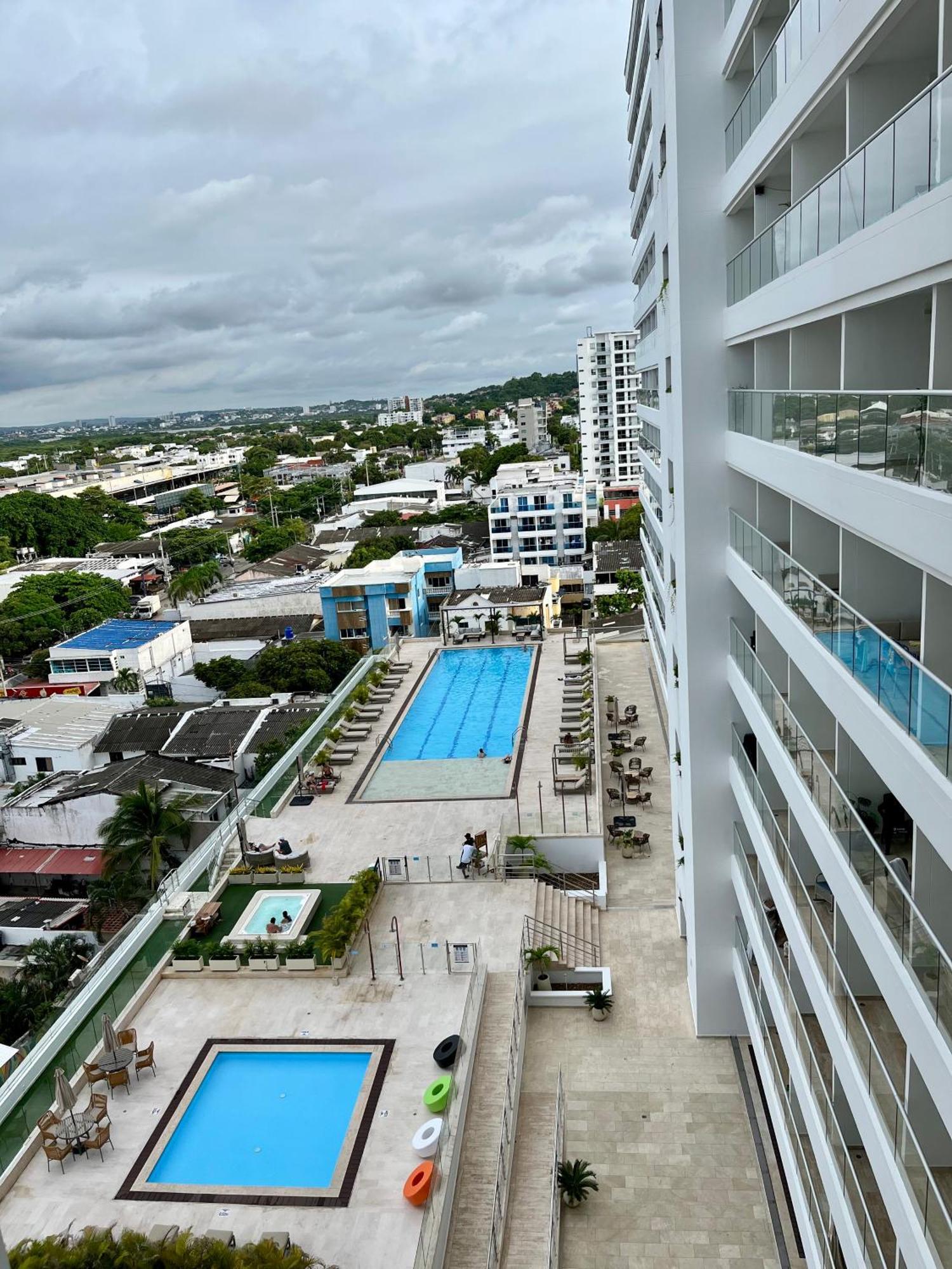 Apartment Lovely Steps Away From The Airport And Sea *